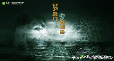 她看到年轻的妈妈正在对着自己微笑、看到严肃的爸爸如孩子般悄悄将捏着香烟的手藏在桌下、看到两个年幼的弟弟满脸兴奋的朝着自己跑来。